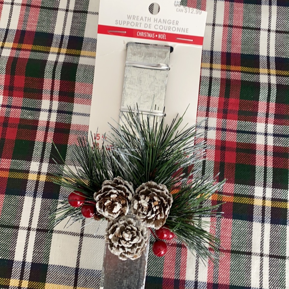 NWT! Holiday/Winter Wreath hanger with felt backing